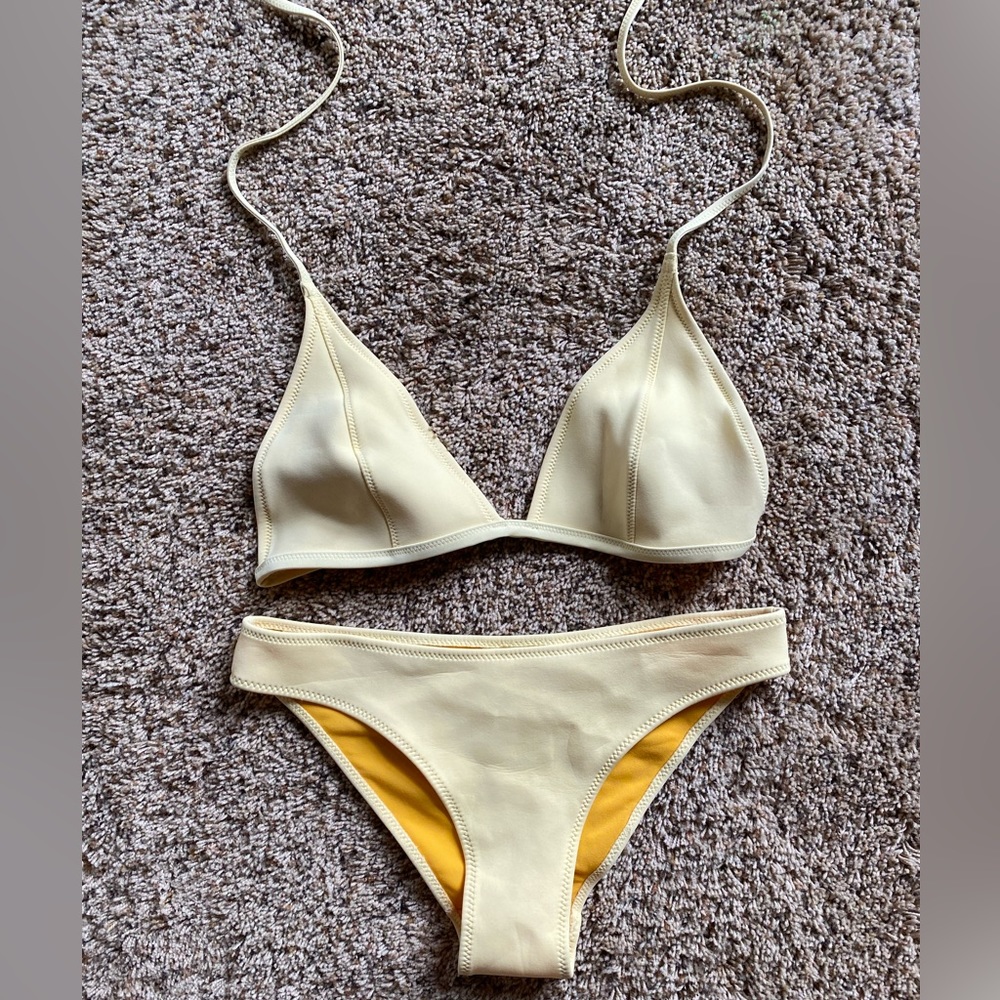 Yellow swimsuit💛